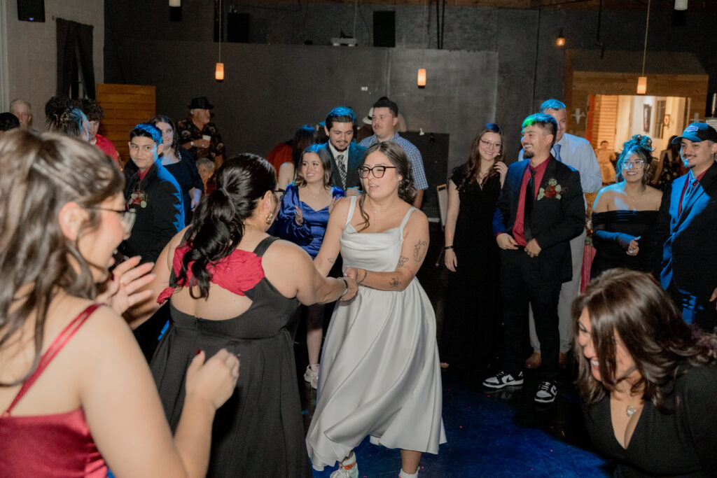 Syncere dancing