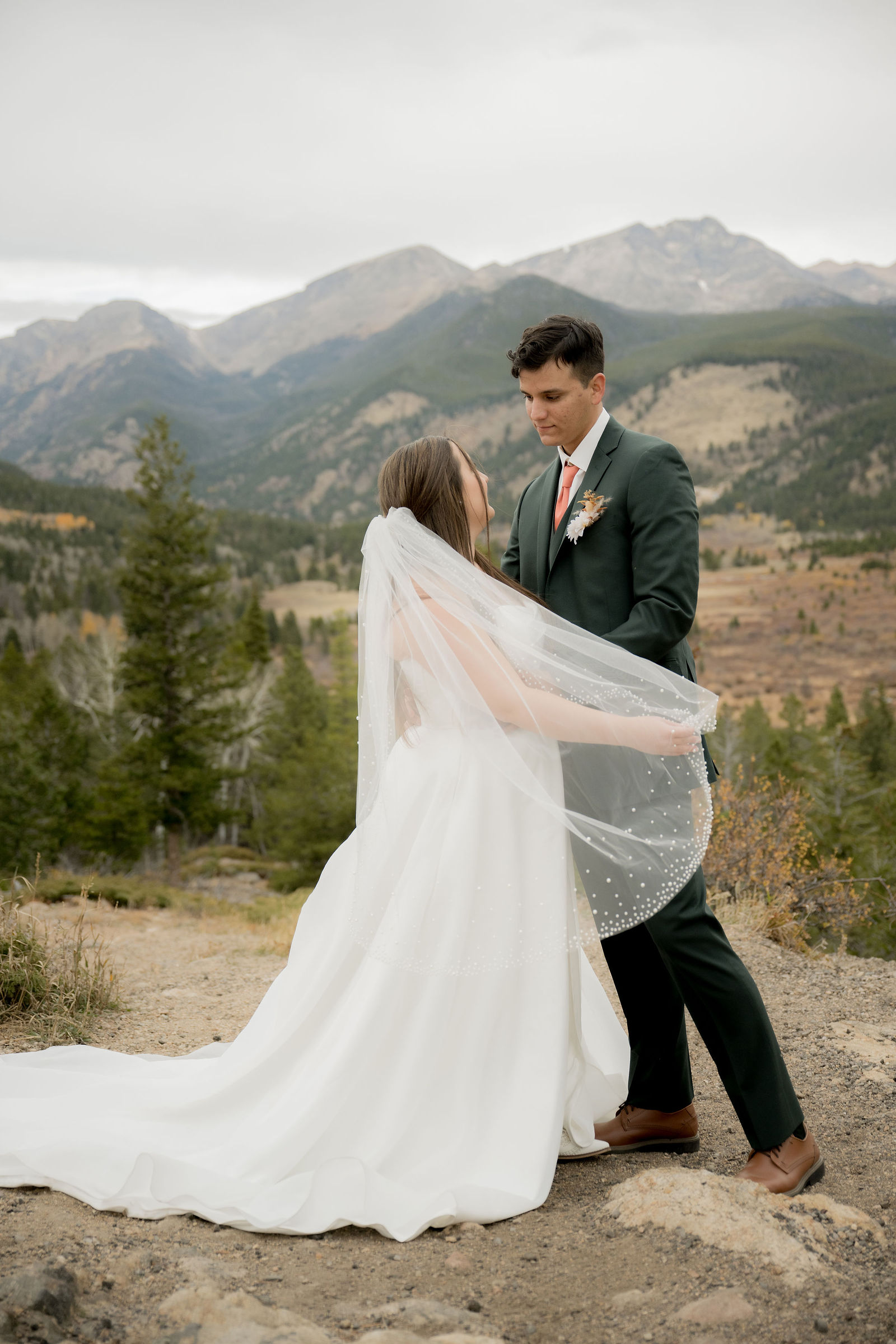 Elopement couple Colorado