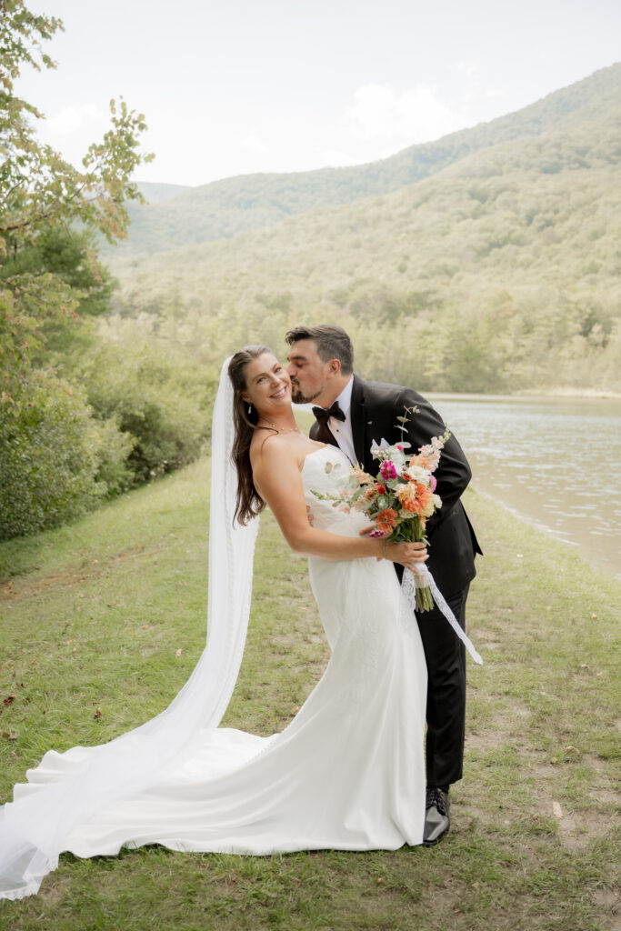 couple kissing