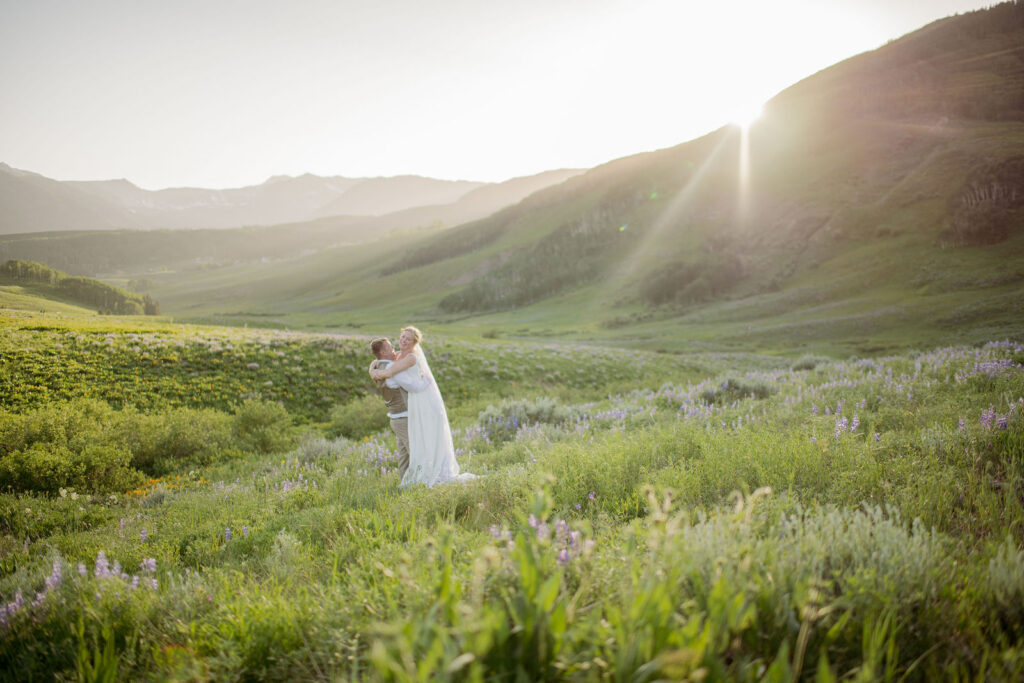 artistic wedding photography golden light