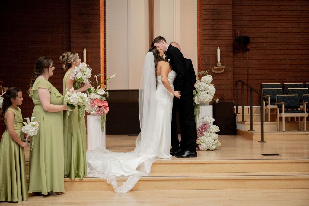 Anna and Bailey finally kissed as a married couple