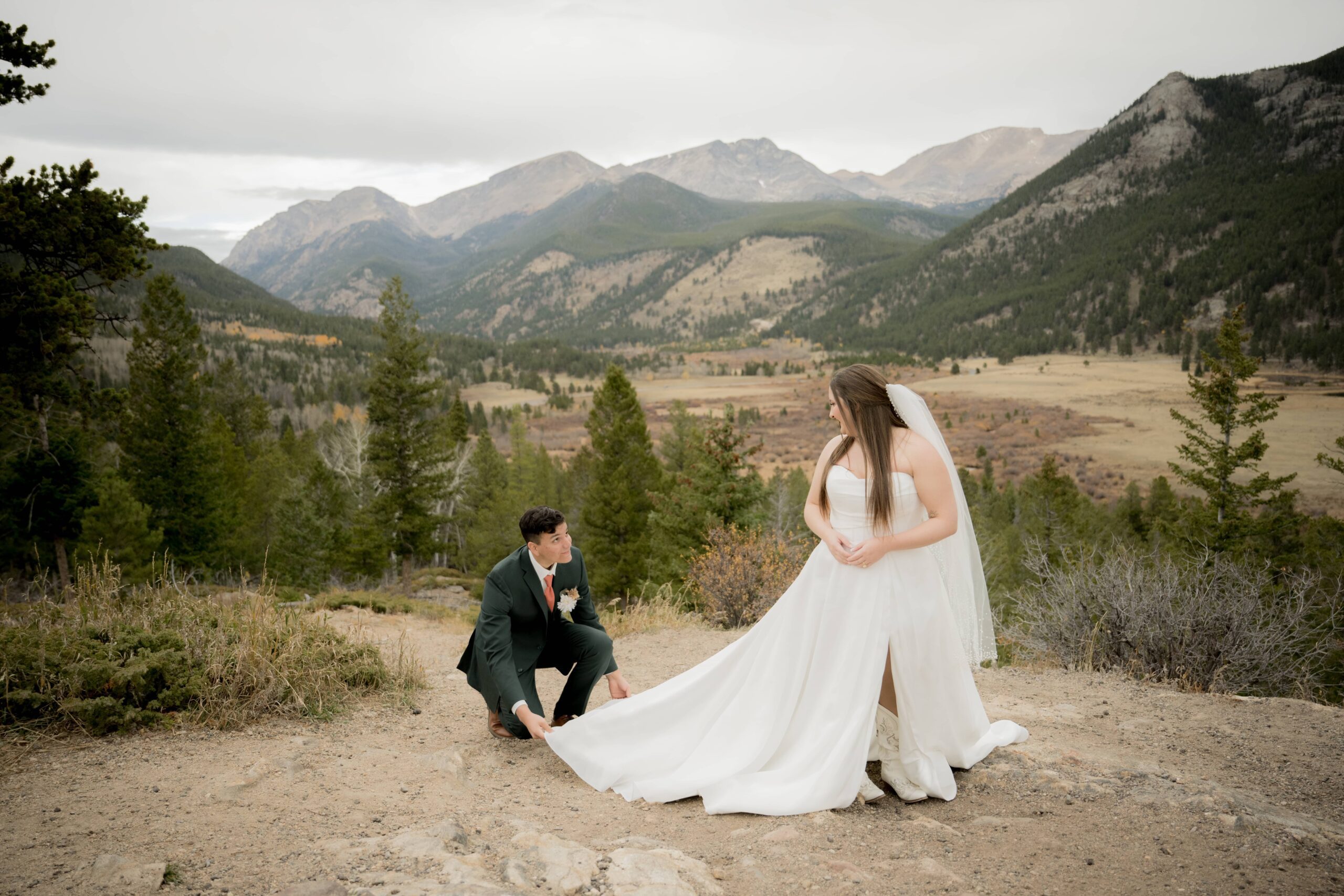 Colorado mountain wedding couple